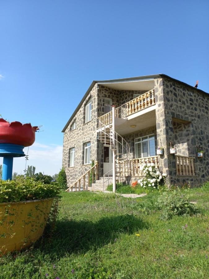 Artsvakar Guest House Arevik מראה חיצוני תמונה